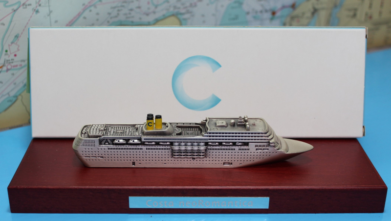 Cruise ship "Costa neoRomantica" (1 p.) IT from Costa Club in ca. 1:1400